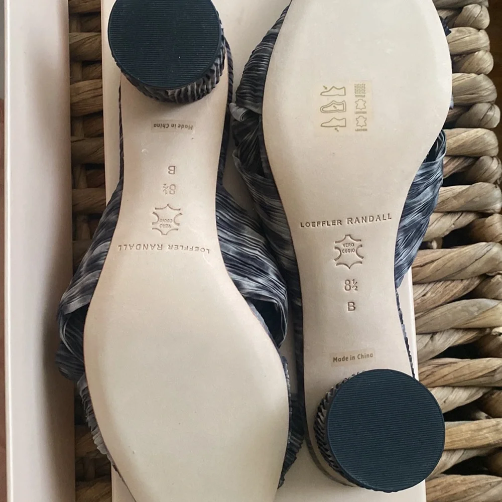 Only tired on once brand new Loeffler Randall open to sandals with cutest bow - Picture 6 of 12